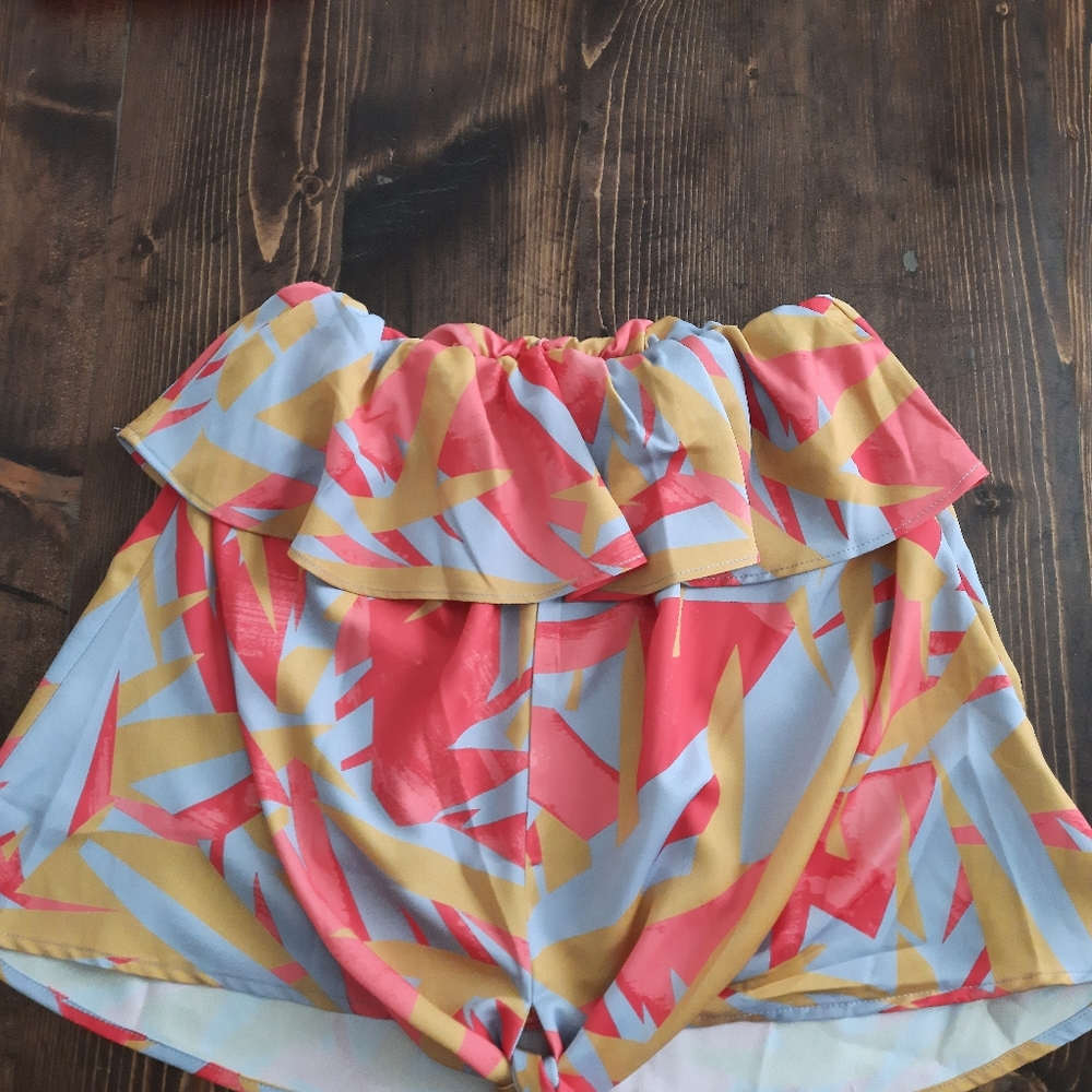 Strapless top. Beautiful colors